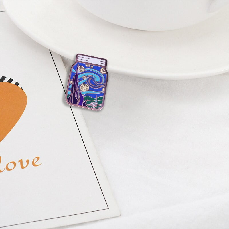 La broche en émail Starry Night jar