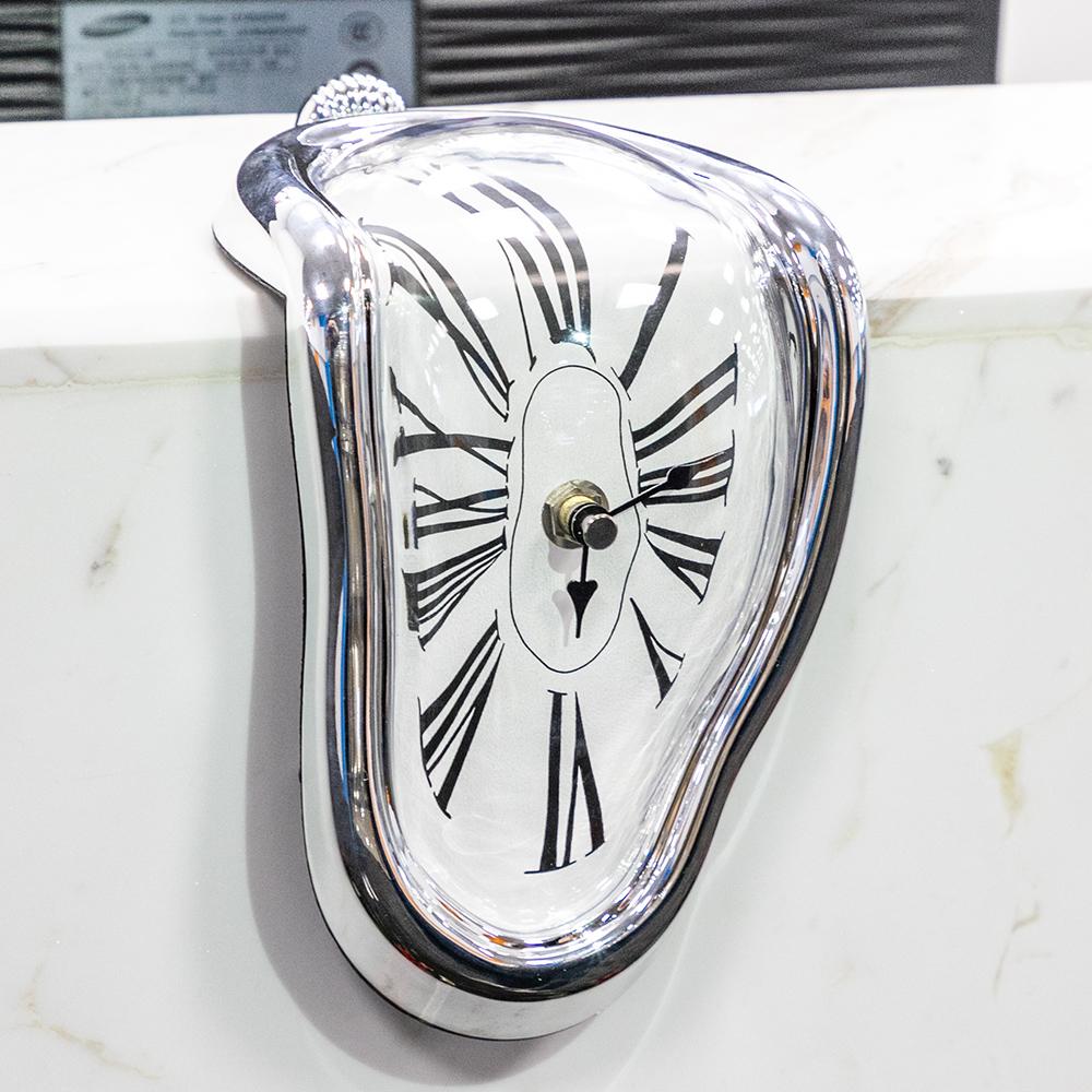 Reloj Salvador Dalí derritiéndose