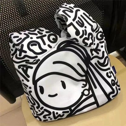 Girl with a pearl earring doodles Shoulder bag